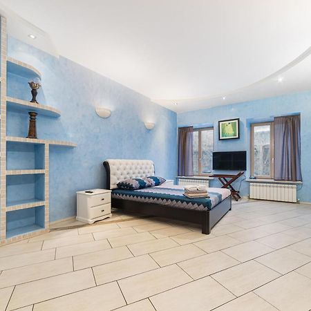 Classical Deribasivska 3-Bedrooms Apartment Odessa Luaran gambar
