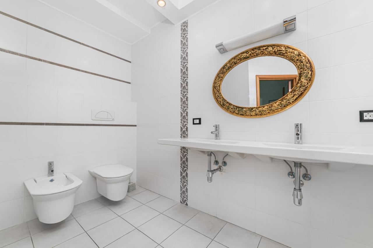 Classical Deribasivska 3-Bedrooms Apartment Odessa Luaran gambar