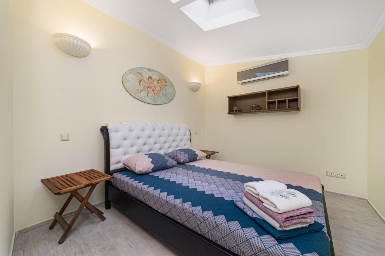 Classical Deribasivska 3-Bedrooms Apartment Odessa Luaran gambar
