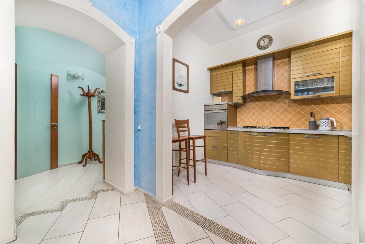 Classical Deribasivska 3-Bedrooms Apartment Odessa Luaran gambar