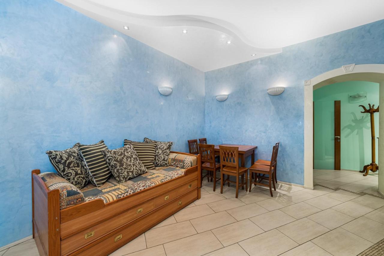 Classical Deribasivska 3-Bedrooms Apartment Odessa Luaran gambar