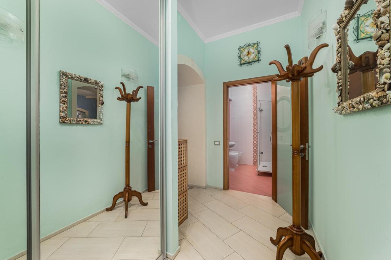 Classical Deribasivska 3-Bedrooms Apartment Odessa Luaran gambar